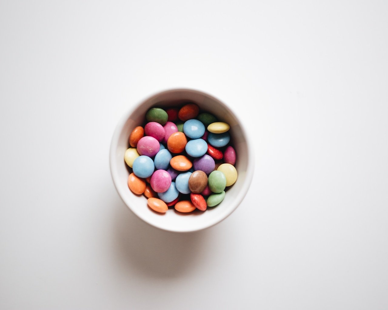 Обои разноцветные, конфеты, много, драже, colorful, candy, a lot, pills разрешение 2048x1365 Загрузить