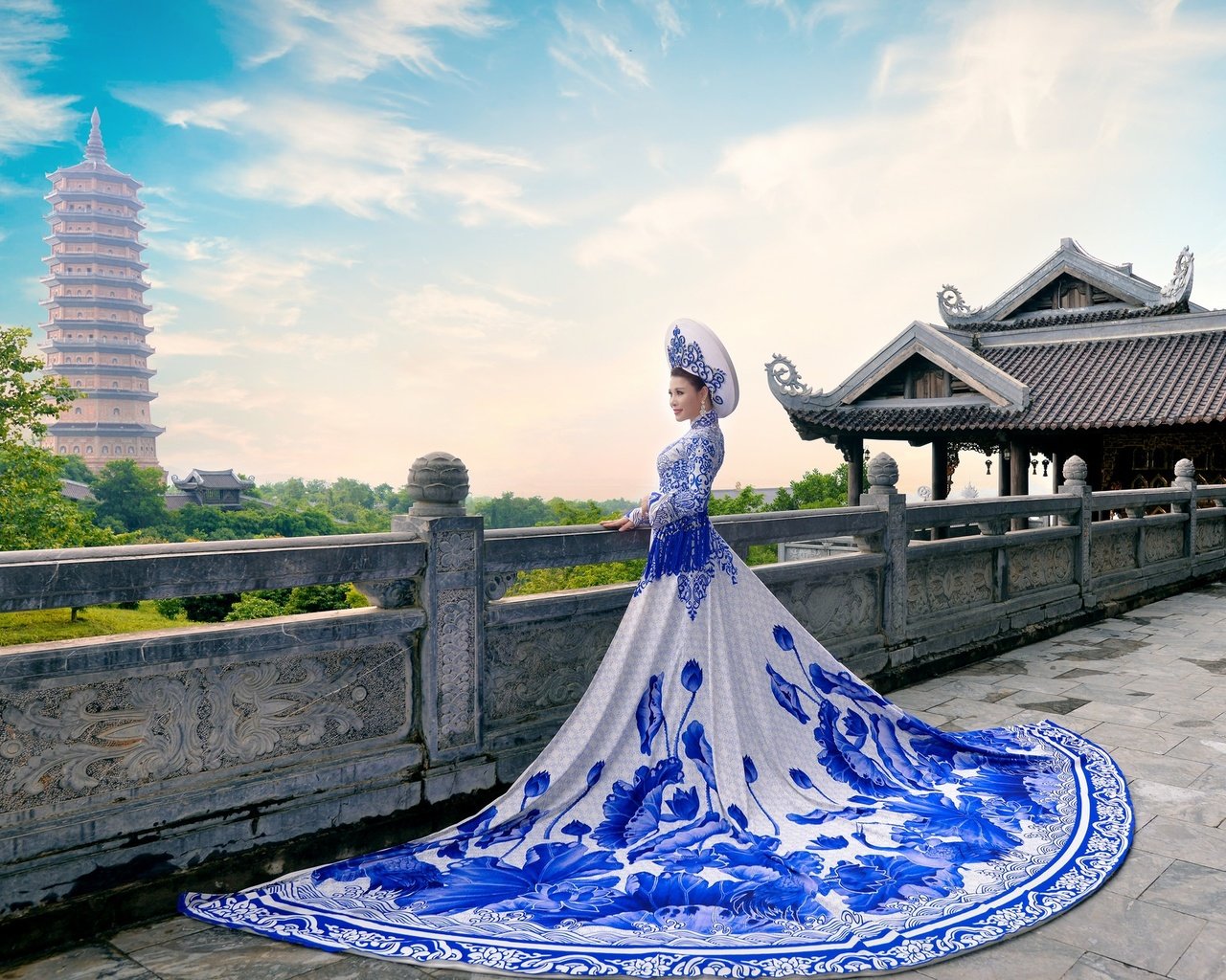 Обои небо, облака, стиль, девушка, фон, платье, город, lin van dinh, the sky, clouds, style, girl, background, dress, the city разрешение 2048x1285 Загрузить