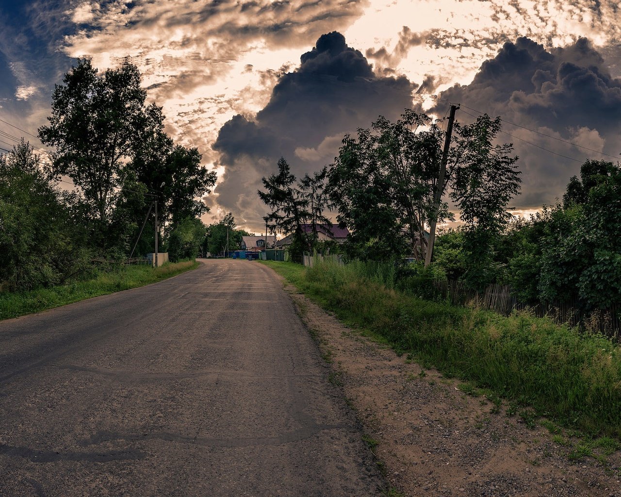 Обои дорога, трава, облака, деревья, деревня, road, grass, clouds, trees, village разрешение 2000x1154 Загрузить