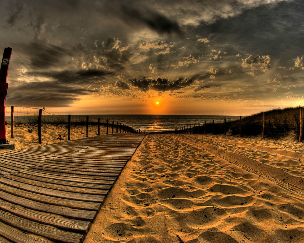 Обои облака, солнце, берег, песок, дорожка, пляж, clouds, the sun, shore, sand, track, beach разрешение 1920x1200 Загрузить