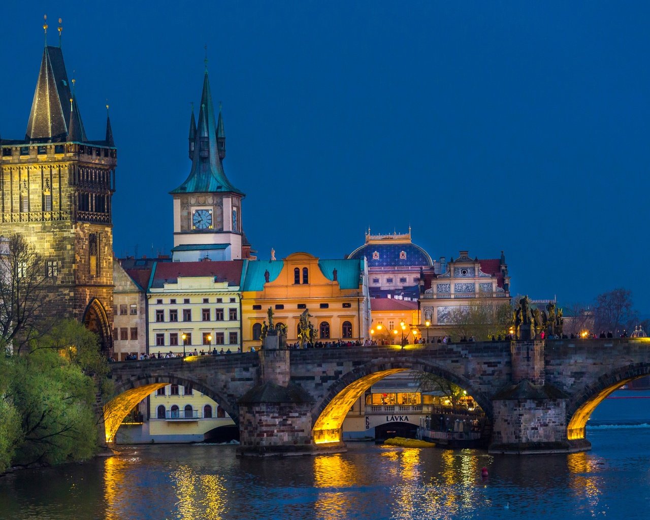 Обои огни, вечер, река, мост, дома, прага, карлов мост, чехия, lights, the evening, river, bridge, home, prague, charles bridge, czech republic разрешение 2700x1730 Загрузить