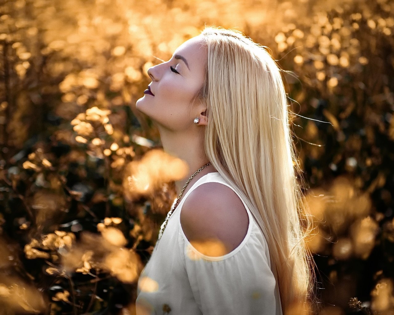 Обои природа, девушка, блондинка, модель, макияж, закрытые глаза, jana, nature, girl, blonde, model, makeup, closed eyes разрешение 2048x1365 Загрузить