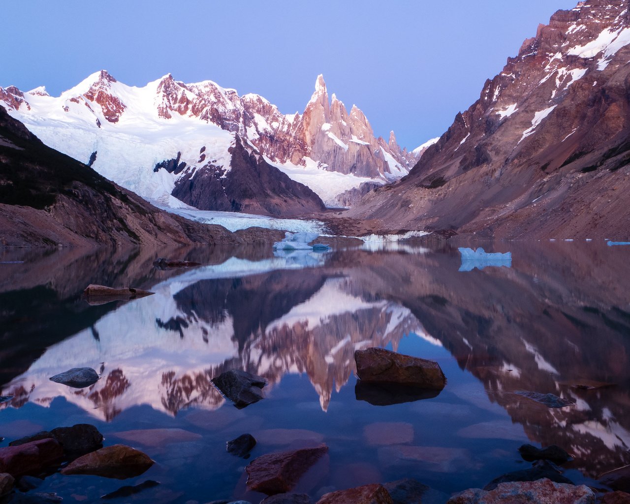 Обои озеро, горы, снег, отражение, аргентина, патагония, lago torre, los glaciares national park, lake, mountains, snow, reflection, argentina, patagonia разрешение 3840x2400 Загрузить