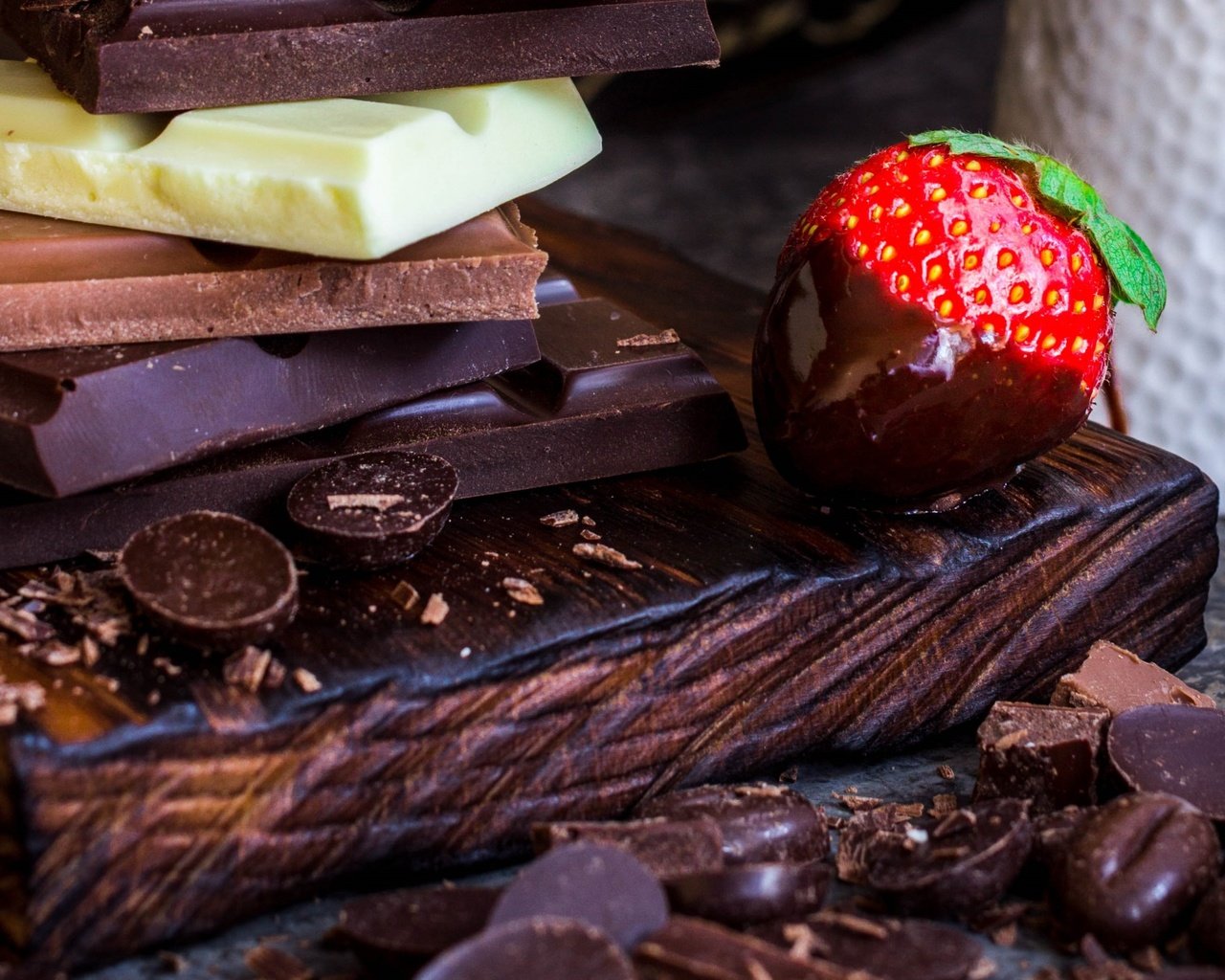 Обои клубника, шоколад, ассорти, strawberry, chocolate, cuts разрешение 2100x1277 Загрузить