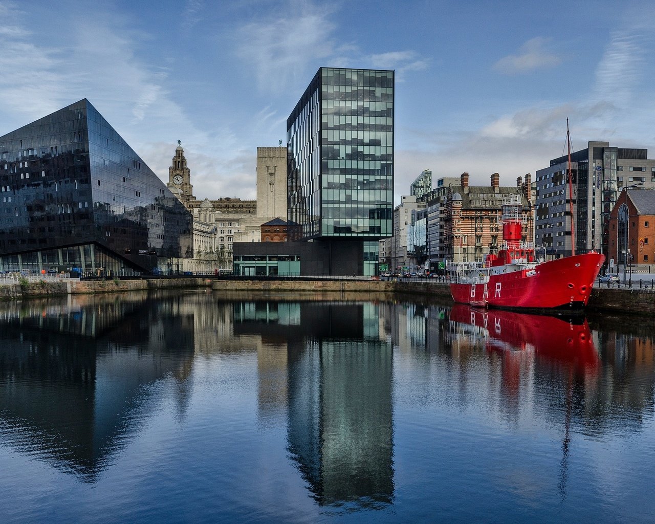 Обои отражение, корабль, дома, англия, порт, ливерпуль, reflection, ship, home, england, port, liverpool разрешение 2048x1317 Загрузить