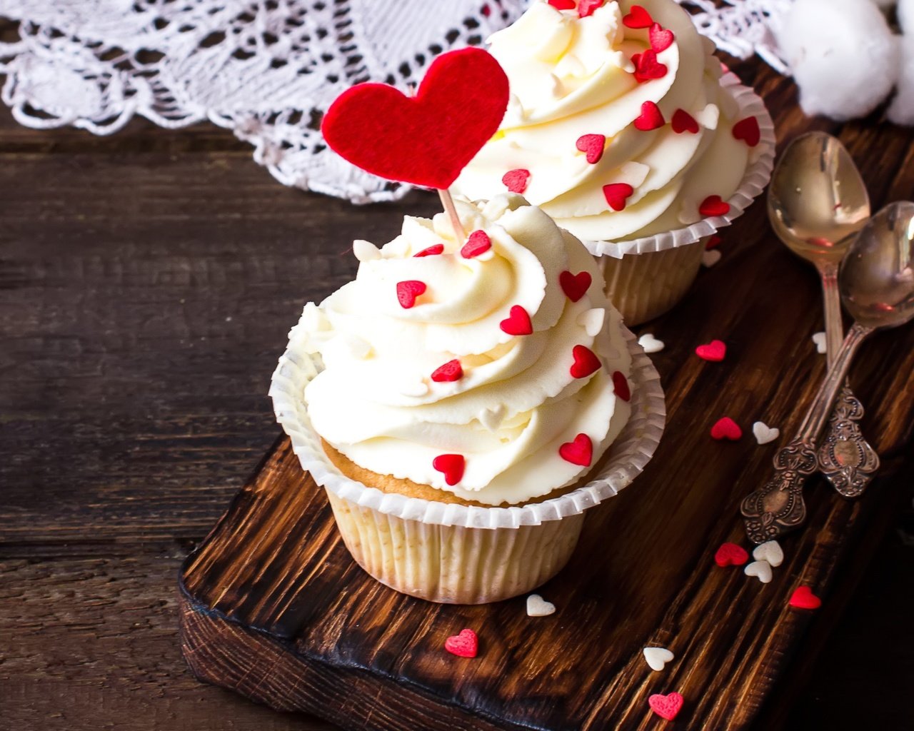 Обои сердечки, сладкое, десерт, пирожное, кексики, крем, hearts, sweet, dessert, cake, cupcakes, cream разрешение 2100x1372 Загрузить