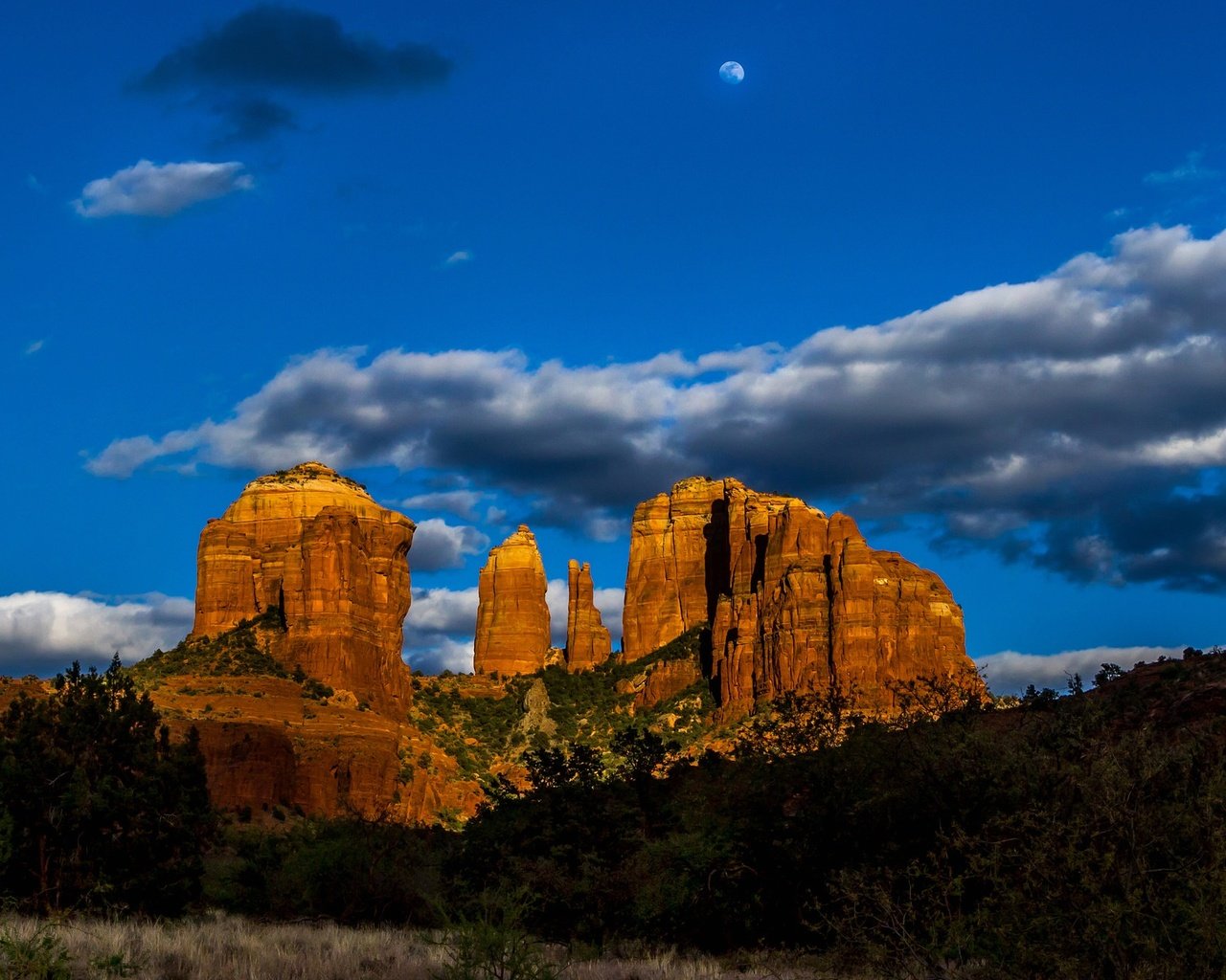 Обои небо, облака, скалы, сша, аризона, катедрал рок, the sky, clouds, rocks, usa, az, cathedral rock разрешение 2048x1310 Загрузить