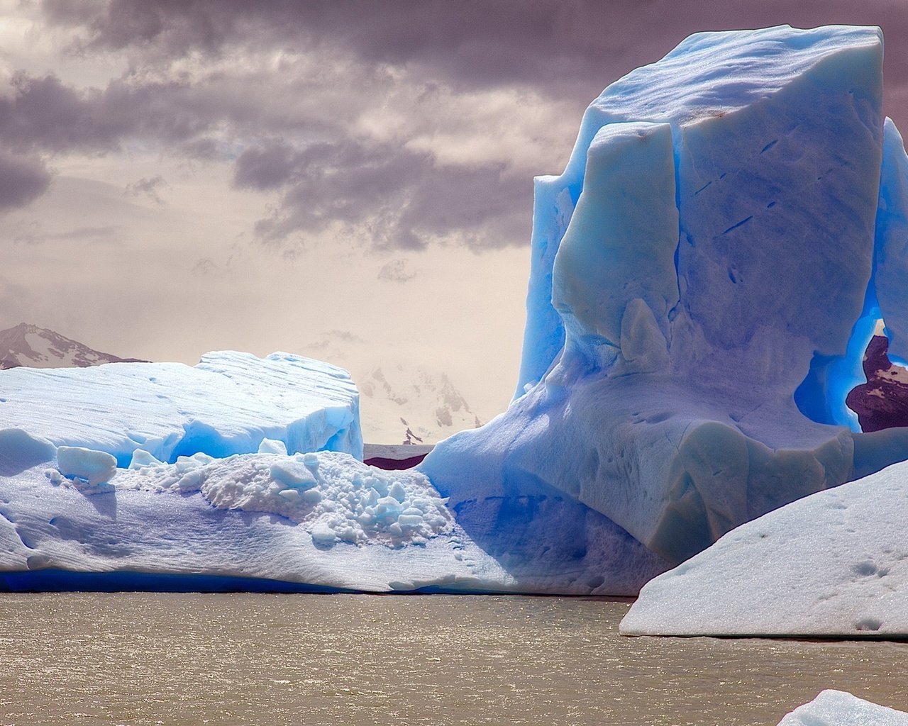 Обои небо, облака, снег, зима, лёд, айсберг, ледник, the sky, clouds, snow, winter, ice, iceberg, glacier разрешение 1920x1080 Загрузить