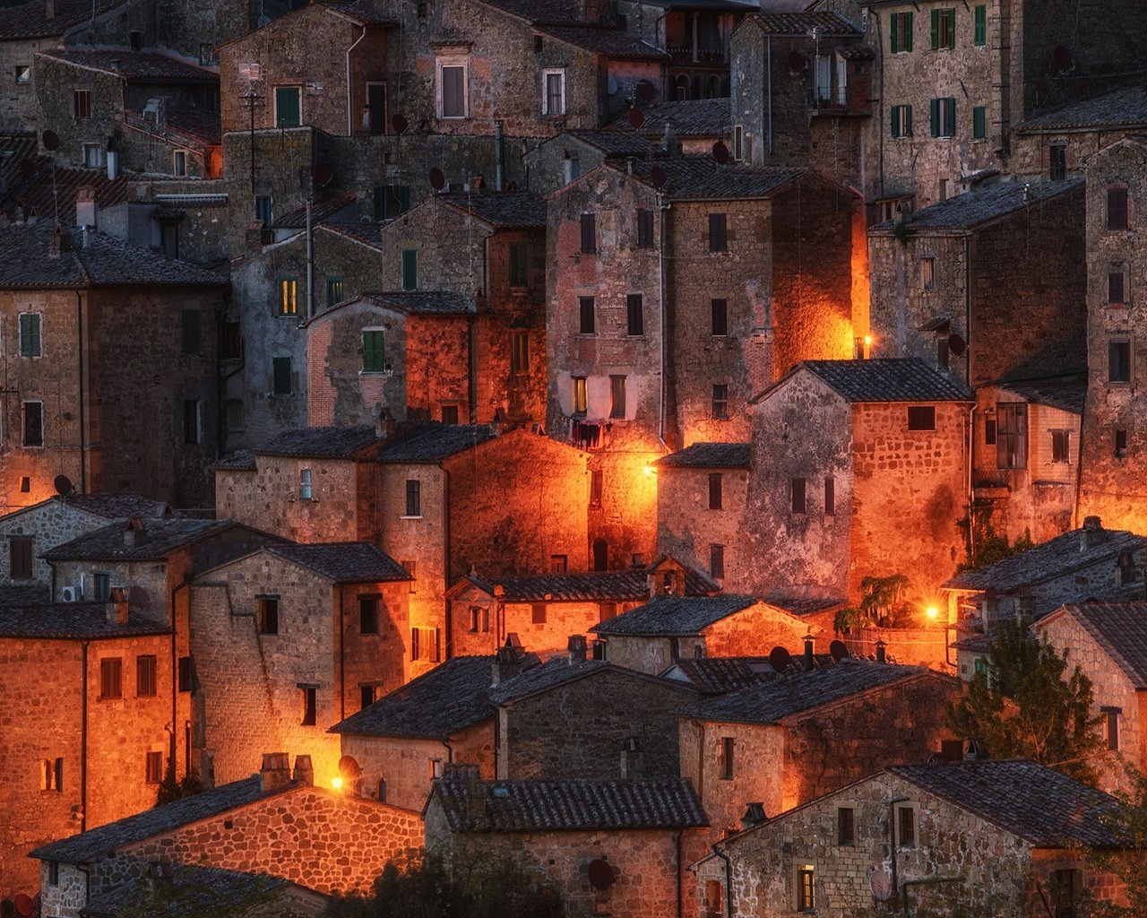 Обои ночь, огни, город, италия, тоскана, sorano, night, lights, the city, italy, tuscany разрешение 2000x1287 Загрузить