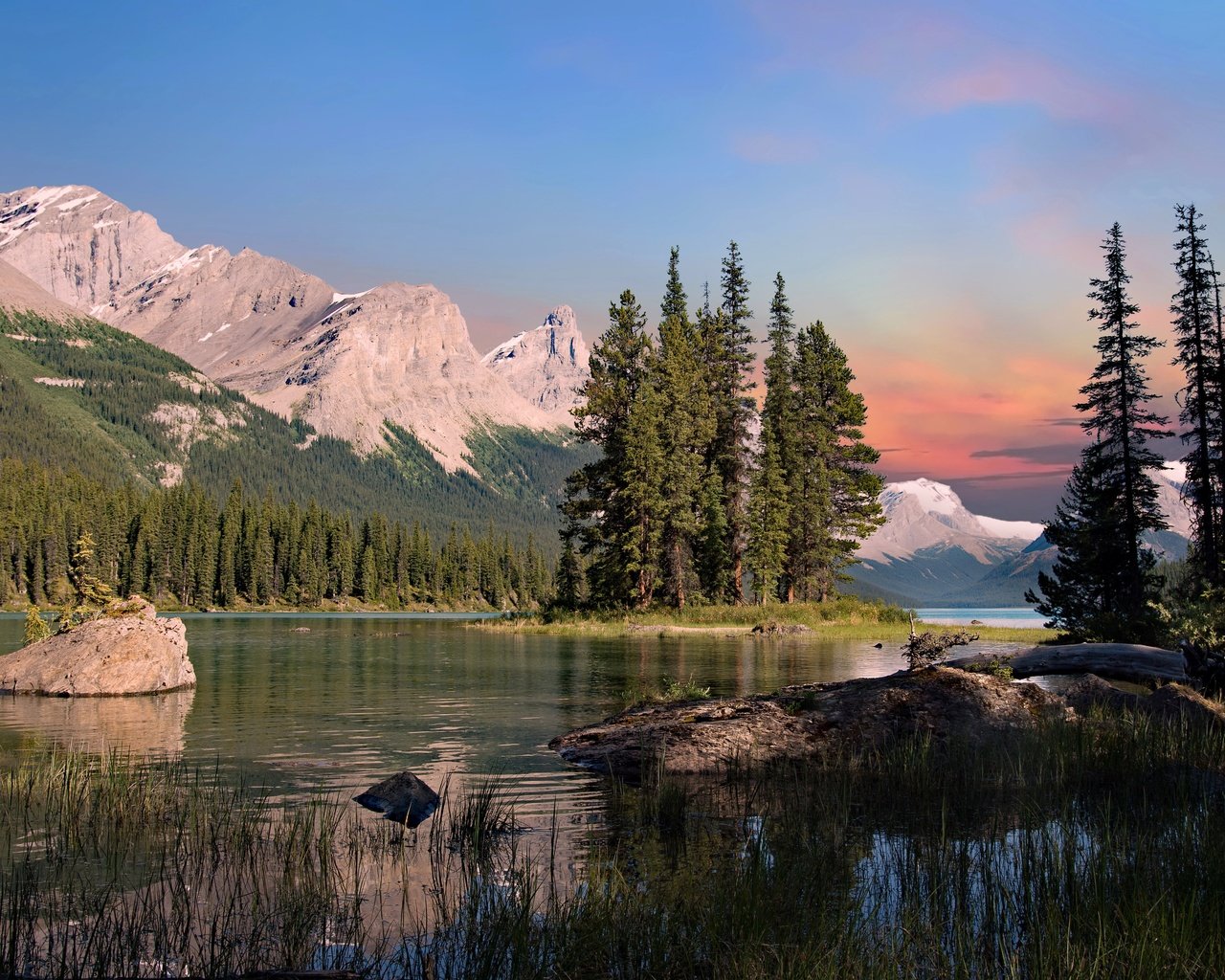 Обои озеро, горы, остров, канада, национальный парк джаспер, maligne lake, остров спирит, озеро малинье, lake, mountains, island, canada, jasper national park, island spirit, lake maligne разрешение 5812x3875 Загрузить