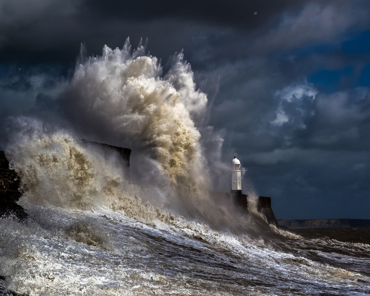 Обои природа, пейзаж, море, маяк, волна, океан, шторм, nature, landscape, sea, lighthouse, wave, the ocean, storm разрешение 1920x1200 Загрузить