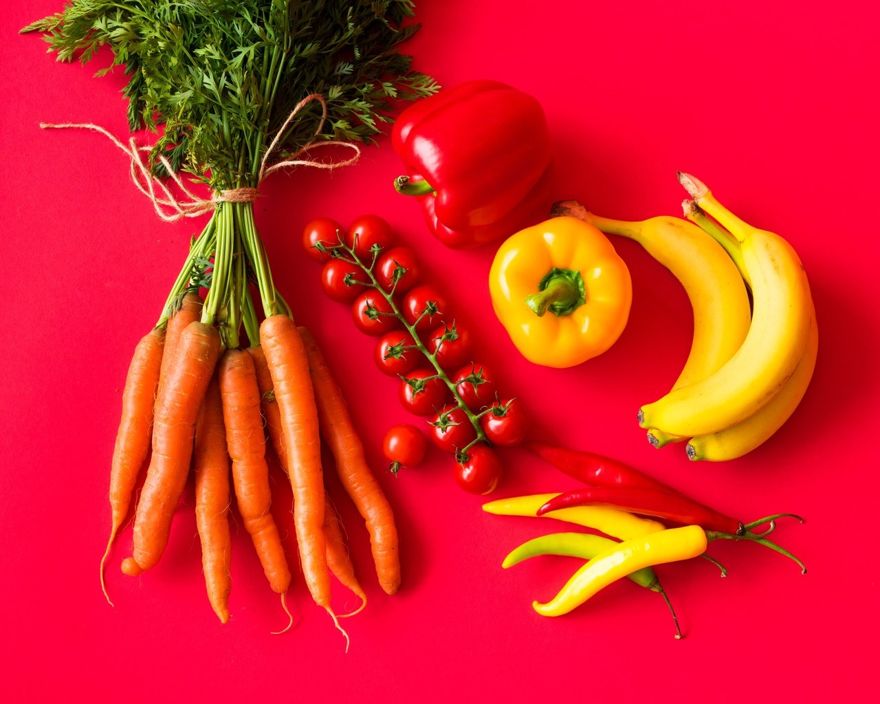 Обои фрукты, овощи, красный фон, помидоры, морковь, бананы, перец, томаты, fruit, vegetables, red background, tomatoes, carrots, bananas, pepper разрешение 5000x3333 Загрузить