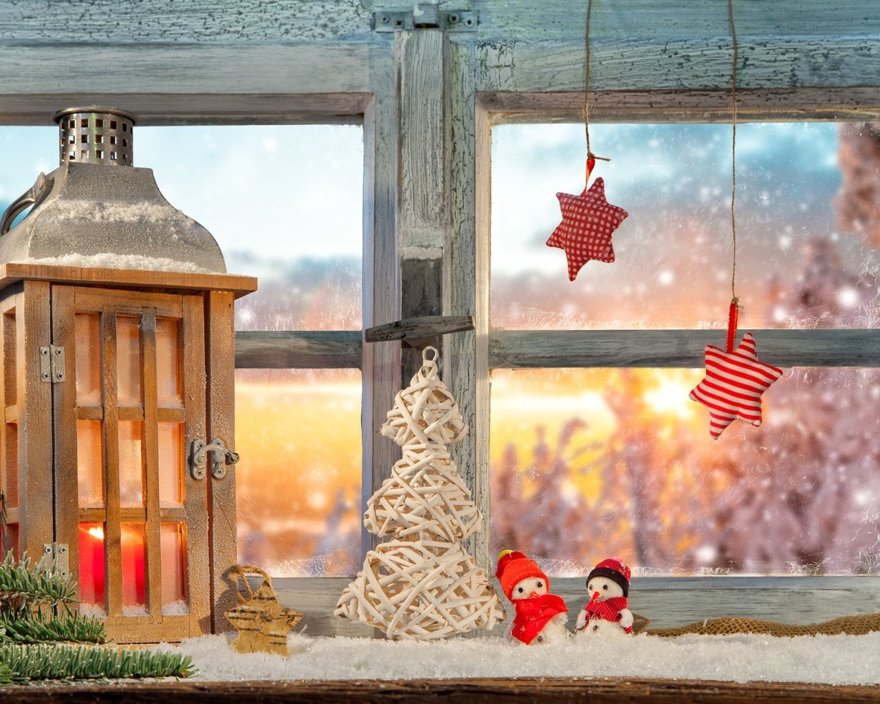 Обои новый год, фонарь, окно, рождество, декор, new year, lantern, window, christmas, decor разрешение 2880x1800 Загрузить
