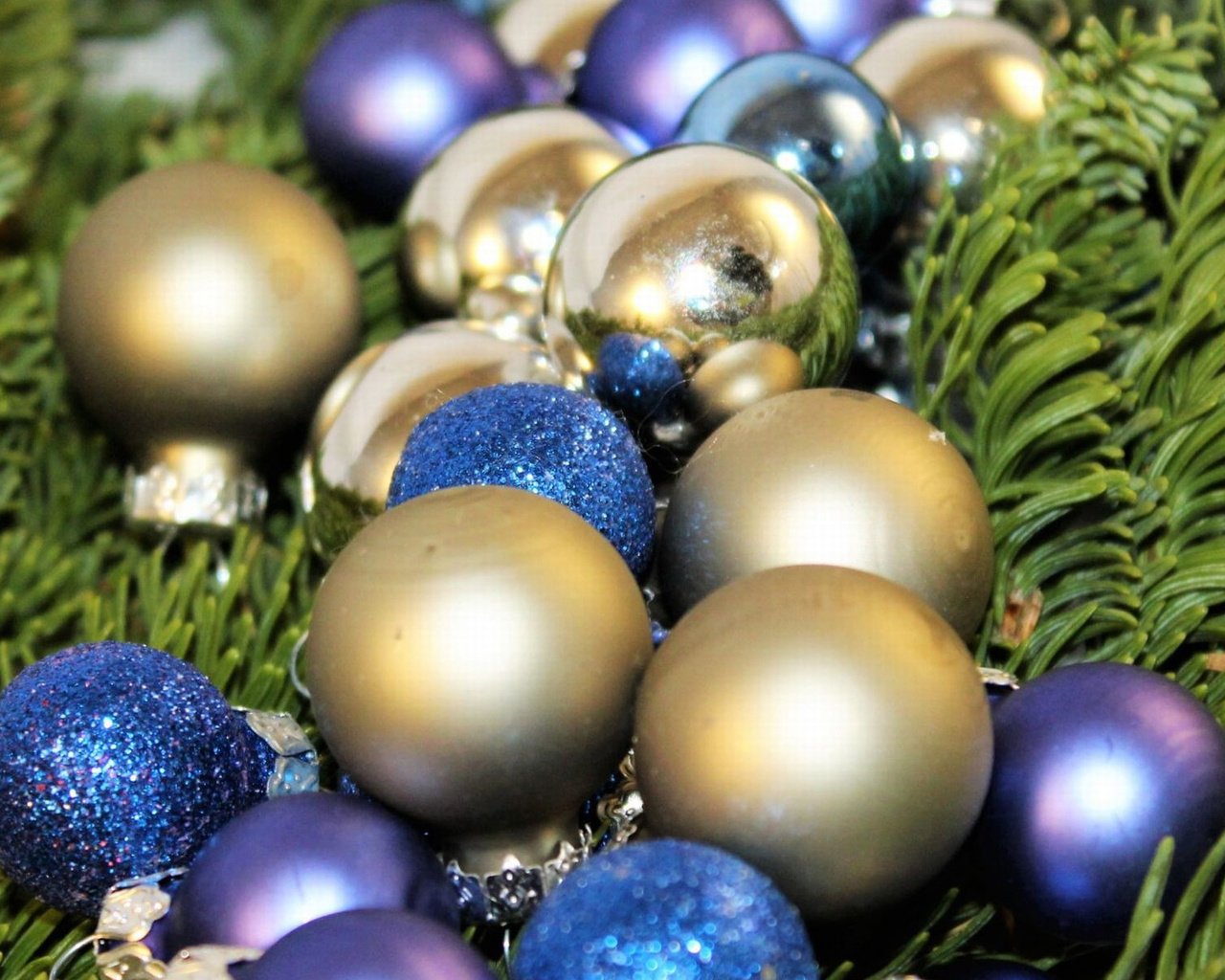 Обои новый год, елка, шары, хвоя, игрушки, рождество, елочные игрушки, new year, tree, balls, needles, toys, christmas, christmas decorations разрешение 1920x1200 Загрузить