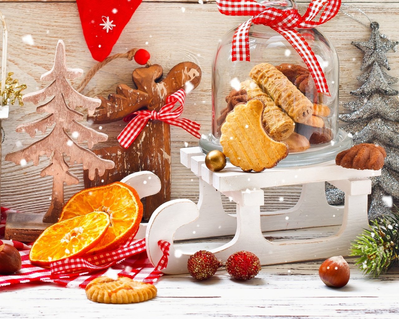 Обои новый год, рождество, елочные украшения, печенье, new year, christmas, christmas decorations, cookies разрешение 2880x1800 Загрузить