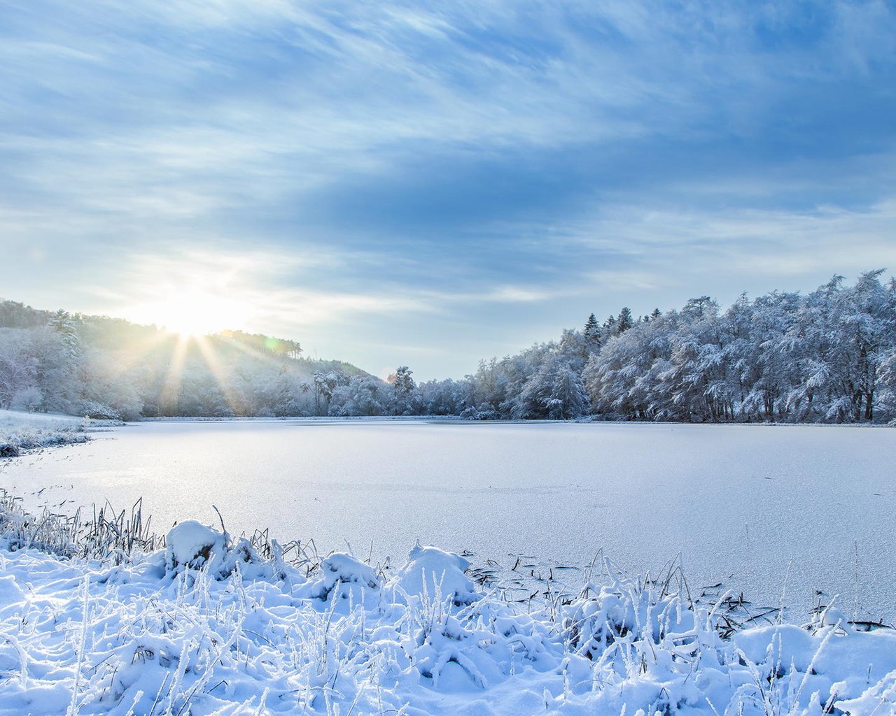 Обои небо, река, снег, природа, зима, пейзаж, иней, the sky, river, snow, nature, winter, landscape, frost разрешение 1920x1080 Загрузить