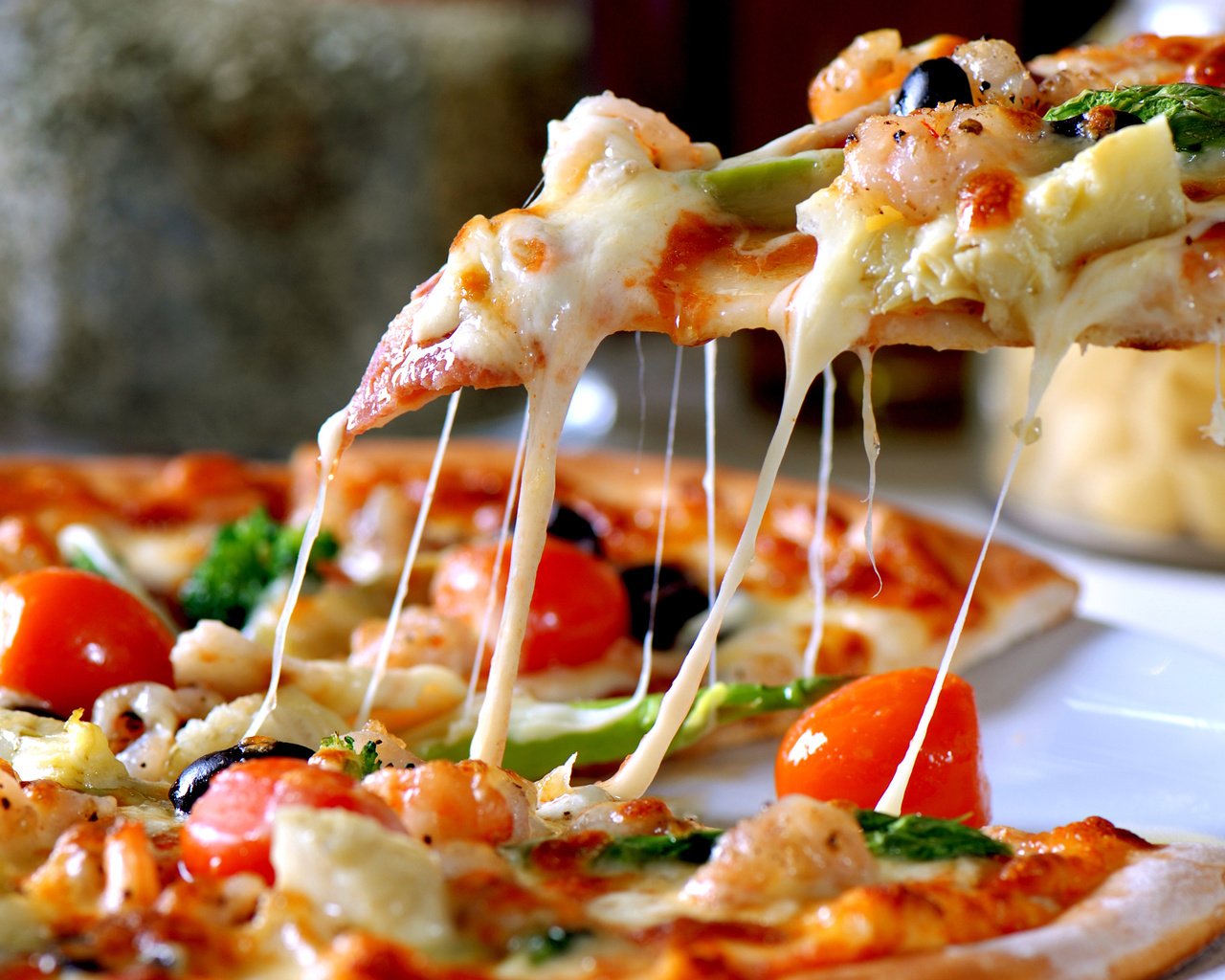 Обои сыр, овощи, пицца, cheese, vegetables, pizza разрешение 3840x2400 Загрузить