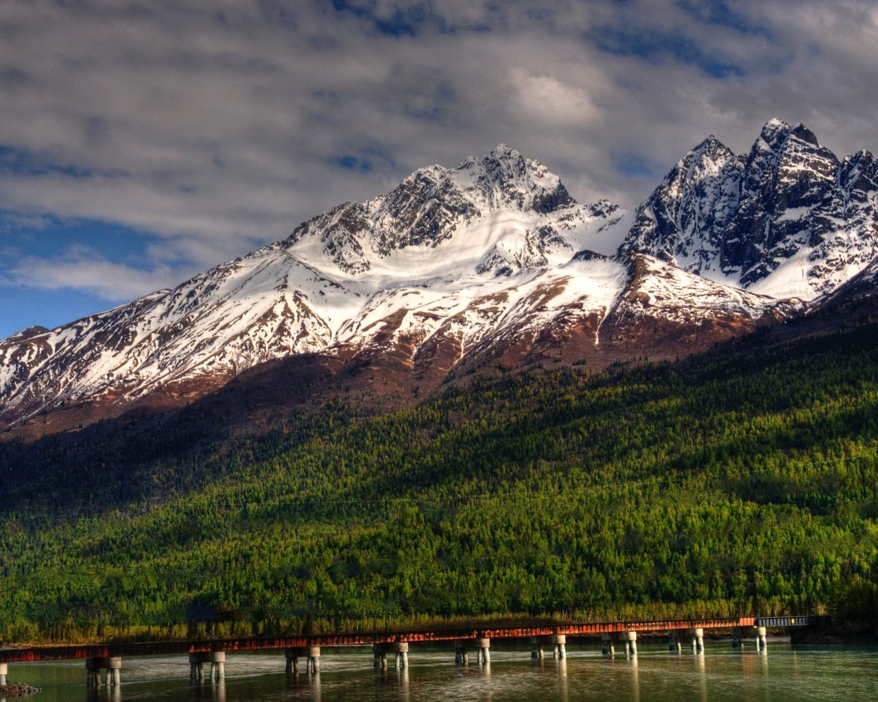 Обои небо, облака, горы, природа, пейзаж, мост, аляска, the sky, clouds, mountains, nature, landscape, bridge, alaska разрешение 4320x2868 Загрузить