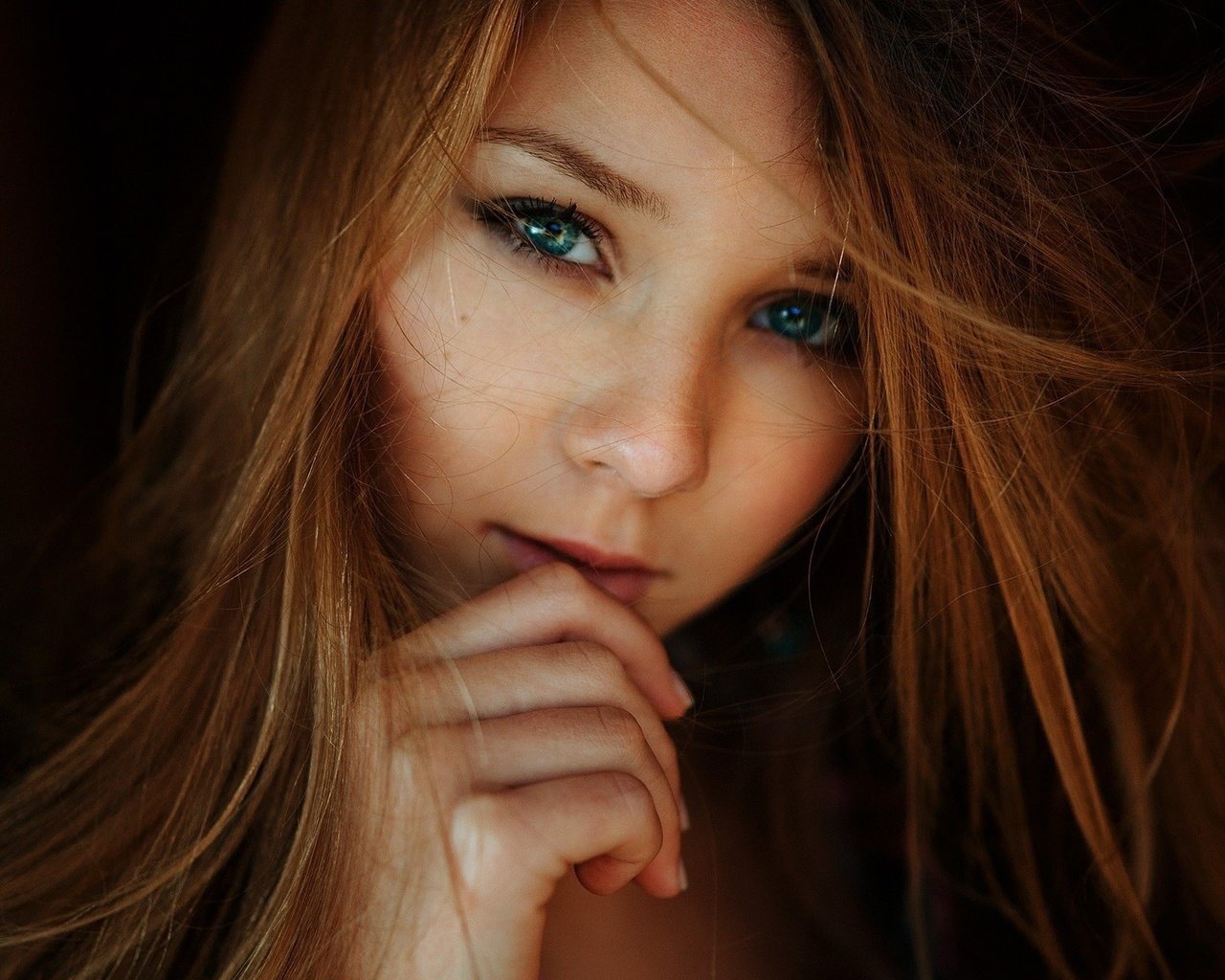 Обои девушка, модель, лицо, голубые глаза, рыжеволосая, evgeny freyer, girl, model, face, blue eyes, redhead разрешение 1920x1235 Загрузить