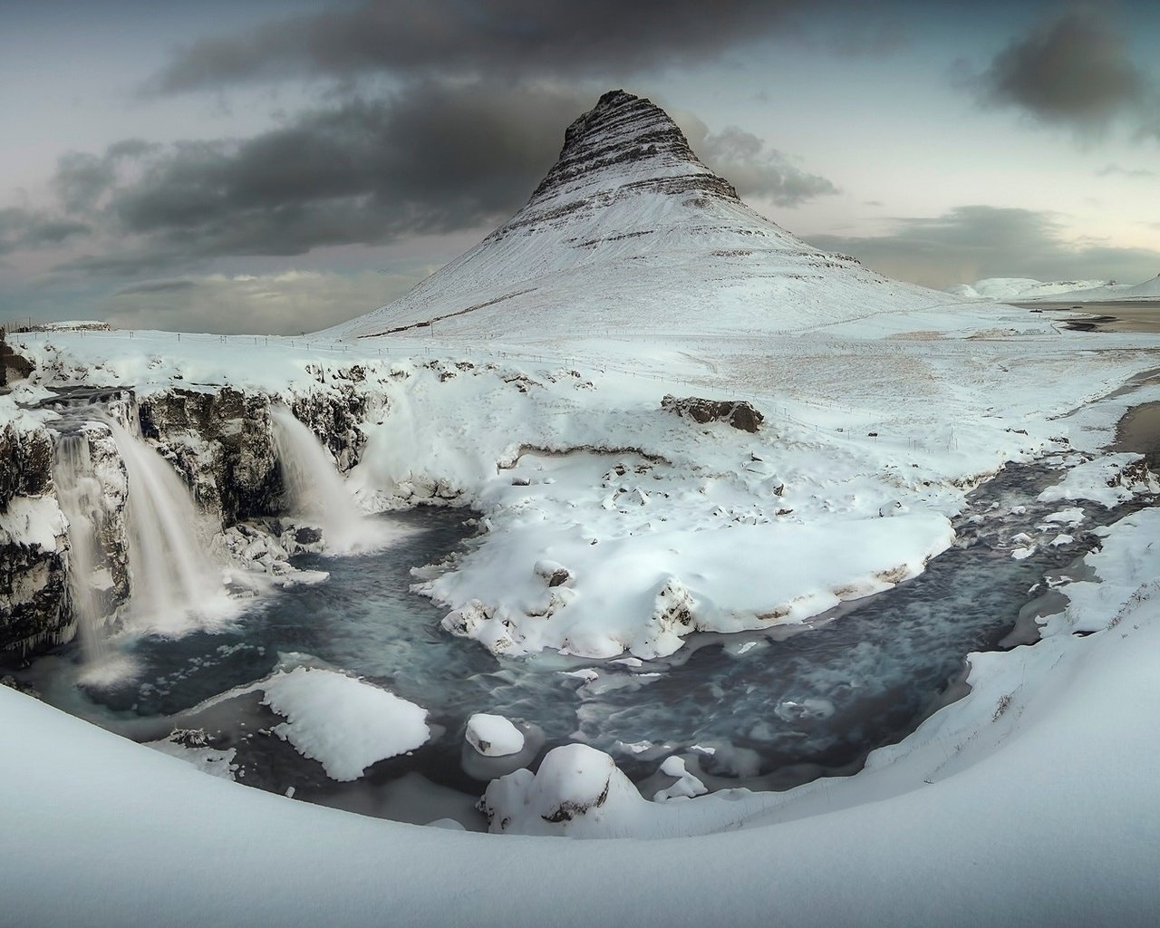 Обои облака, река, снег, зима, гора, исландия, clouds, river, snow, winter, mountain, iceland разрешение 1920x1080 Загрузить