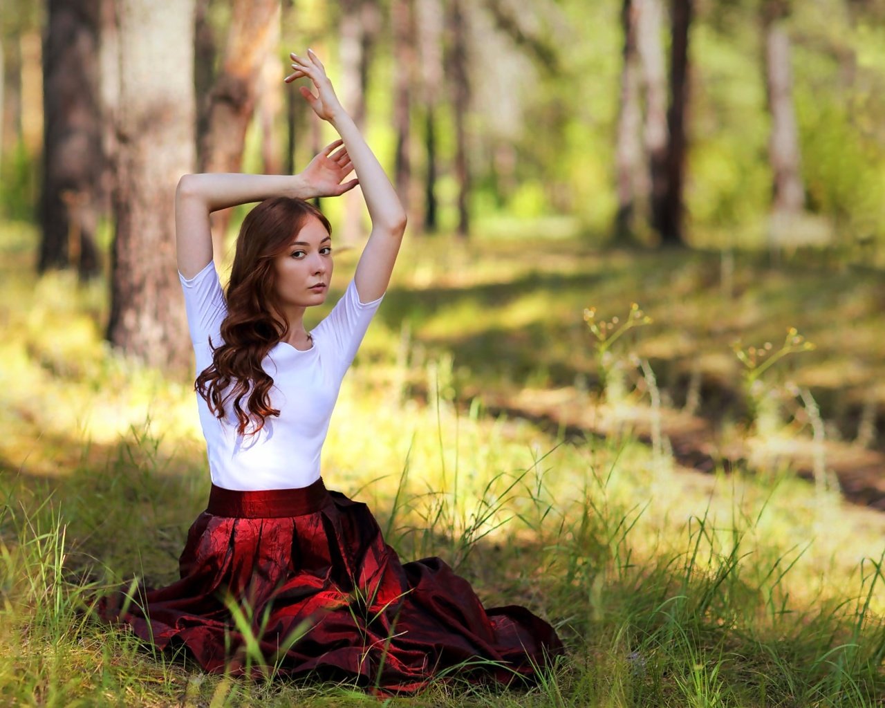 Обои трава, лес, девушка, взгляд, модель, волосы, лицо, murat kuzhakhmetov, grass, forest, girl, look, model, hair, face разрешение 2000x1125 Загрузить