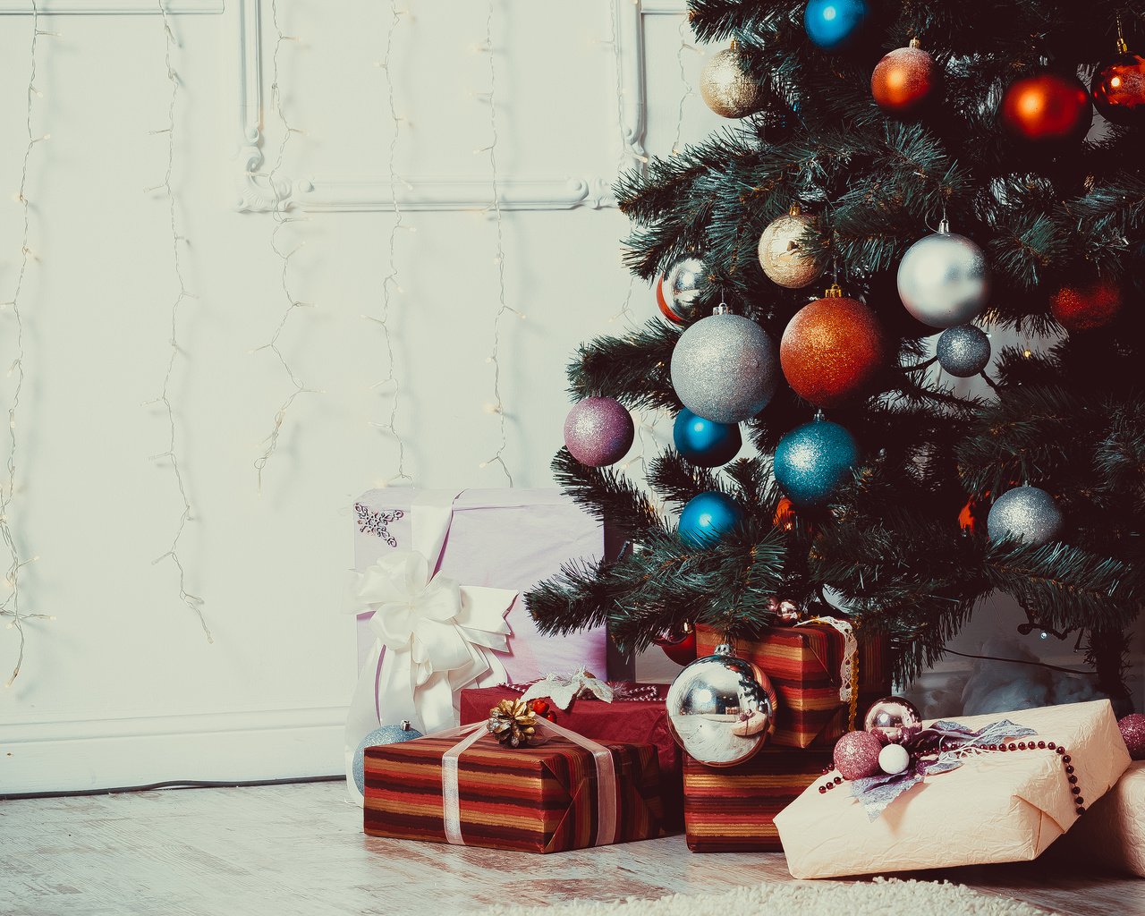 Обои новый год, елка, подарки, рождество, елочные украшения, new year, tree, gifts, christmas, christmas decorations разрешение 3840x2400 Загрузить