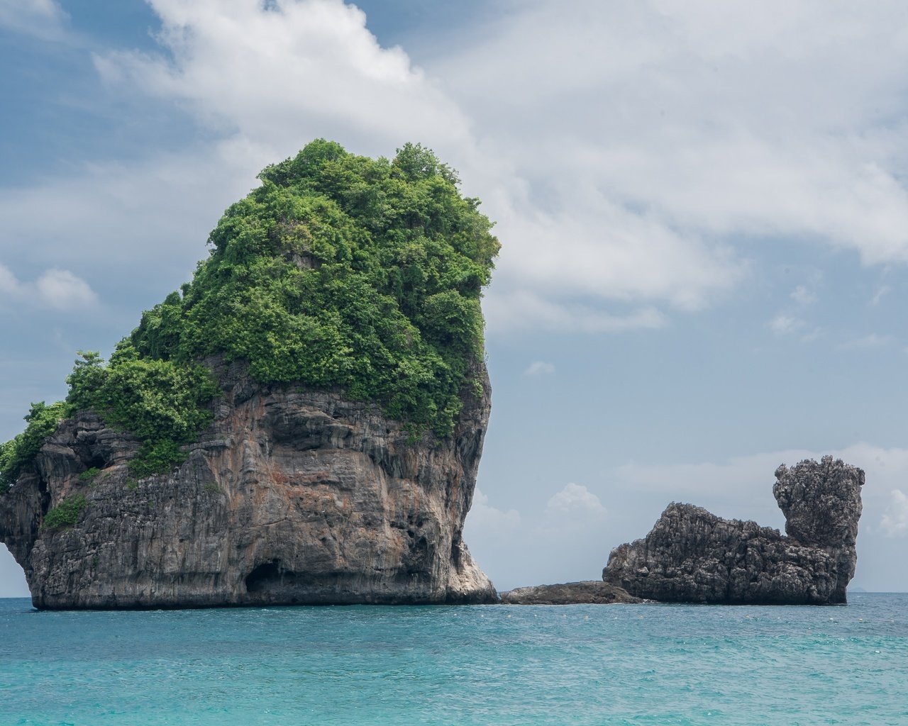 Обои небо, облака, море, острова, таиланд, утес, пхи-пхи, the sky, clouds, sea, islands, thailand, rock, phi phi разрешение 6016x4016 Загрузить