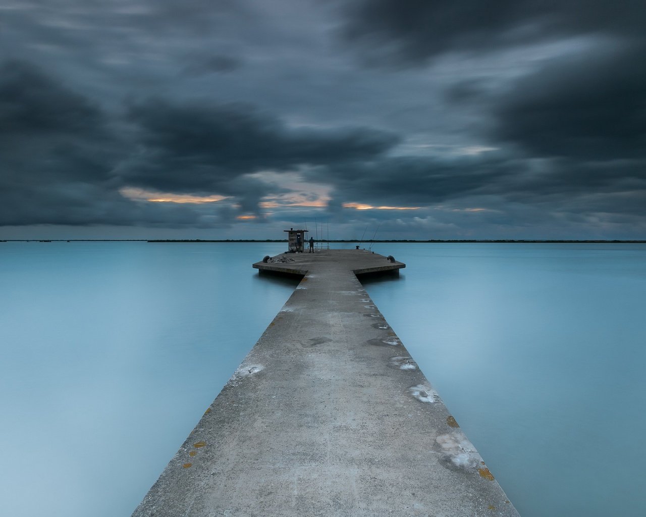 Обои небо, облака, река, тучи, пирс, португалия, лиссабон, the sky, clouds, river, pierce, portugal, lisbon разрешение 2560x1504 Загрузить