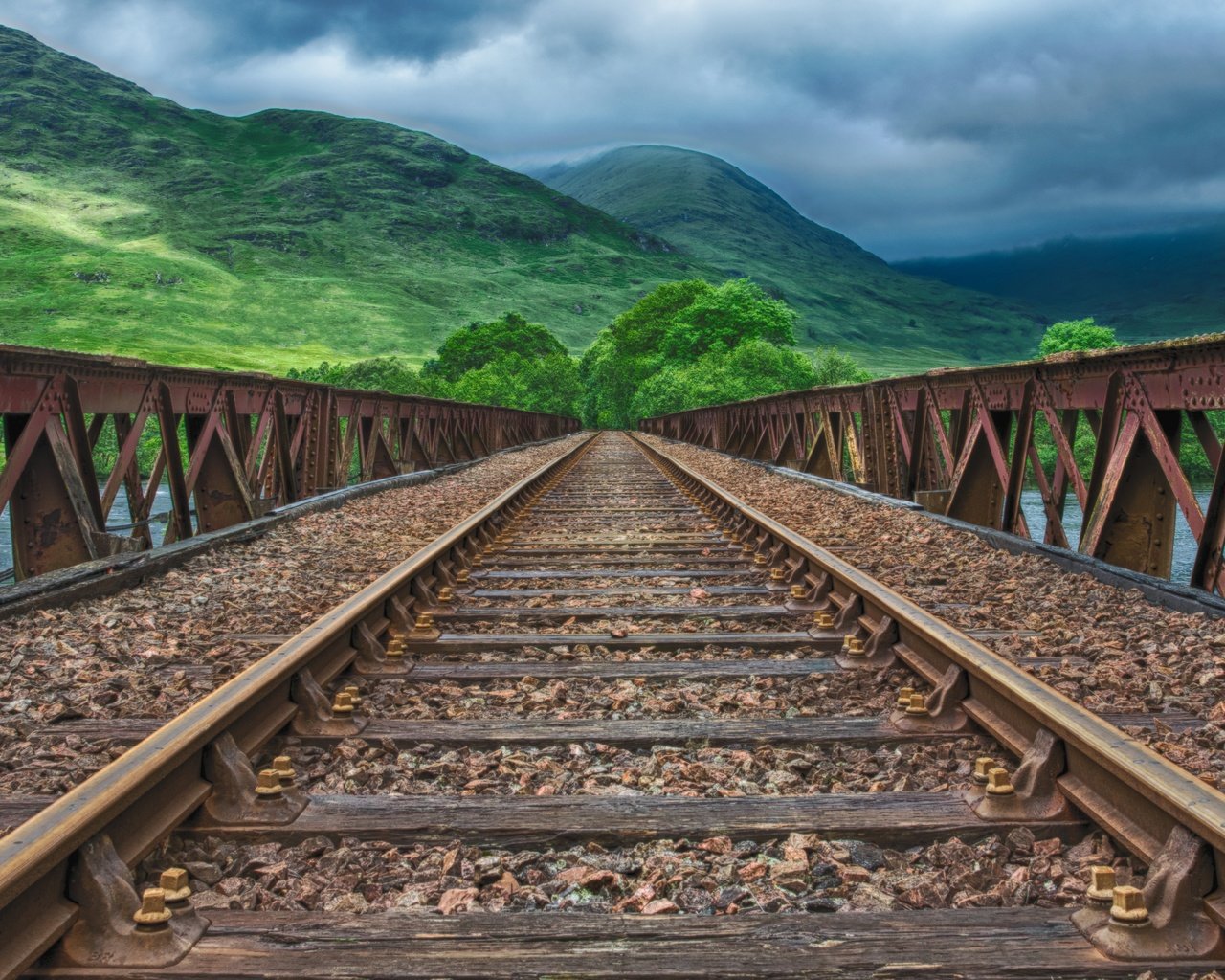 Обои облака, деревья, горы, железная дорога, clouds, trees, mountains, railroad разрешение 5953x3934 Загрузить