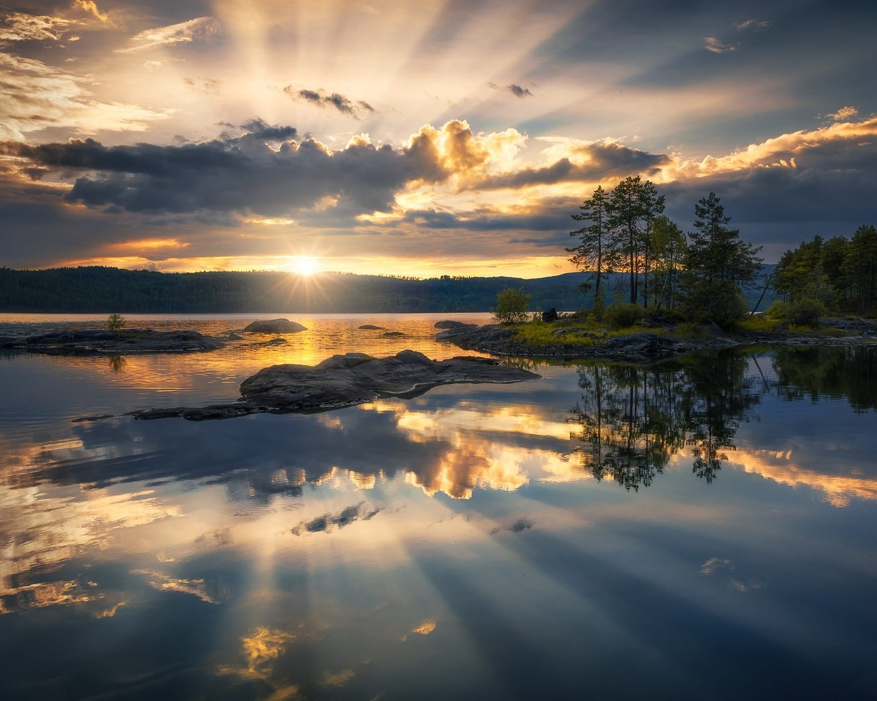 Обои небо, облака, деревья, озеро, закат, отражение, горизонт, the sky, clouds, trees, lake, sunset, reflection, horizon разрешение 2000x1335 Загрузить