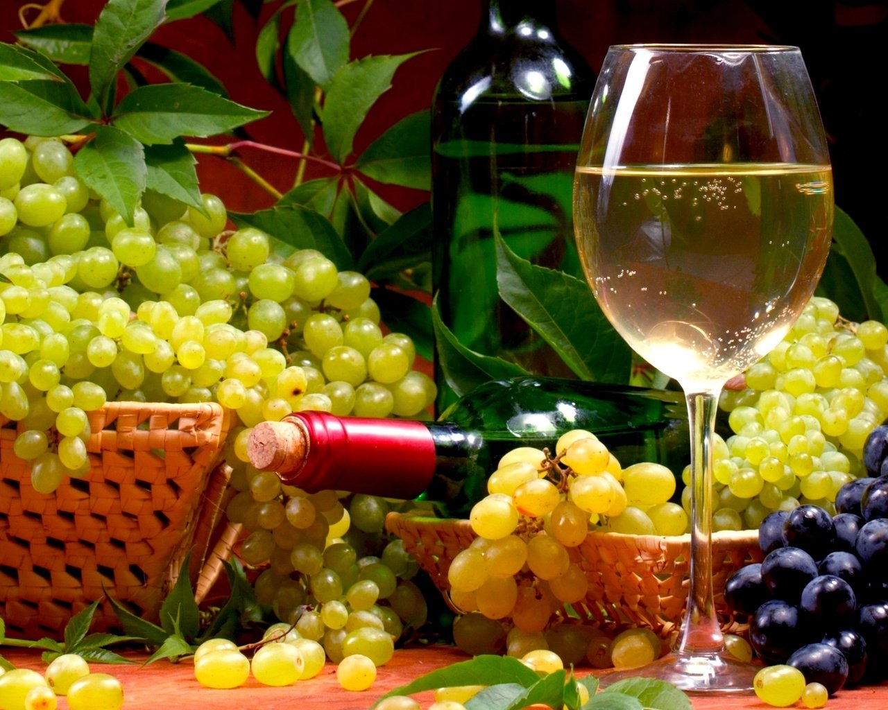 Обои виноград, вино, бутылка, бокалы, алкоголь, натюрморт, grapes, wine, bottle, glasses, alcohol, still life разрешение 1920x1200 Загрузить