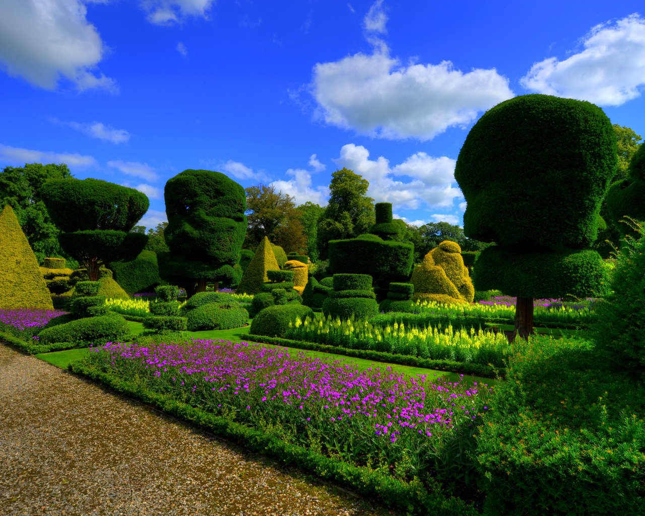 Обои небо, англия, цветы, газон, облака, topiary gardens levens hall, природа, дизайн, парк, кусты, сад, the sky, england, flowers, lawn, clouds, nature, design, park, the bushes, garden разрешение 4852x3238 Загрузить