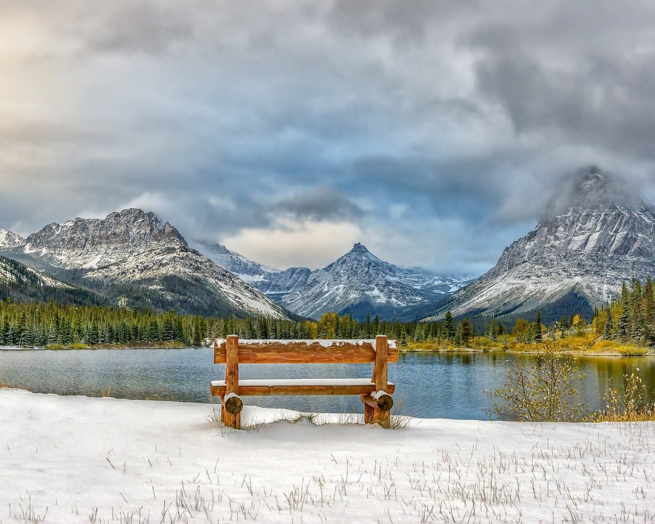 Обои небо, облака, деревья, озеро, горы, скамья, the sky, clouds, trees, lake, mountains, bench разрешение 1920x1282 Загрузить