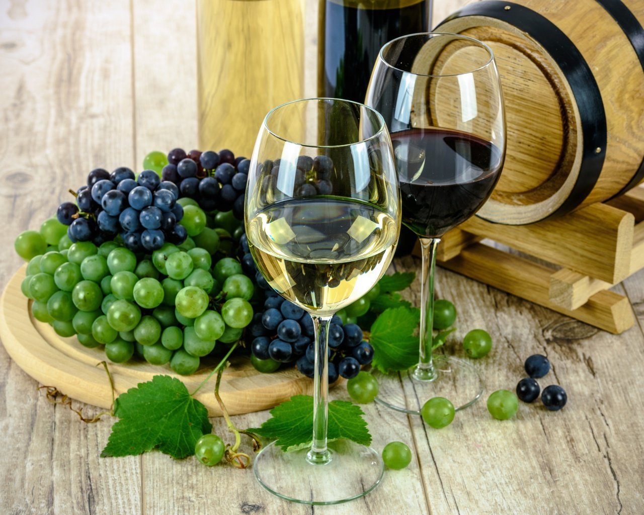 Обои виноград, вино, бокалы, grapes, wine, glasses разрешение 6016x4016 Загрузить