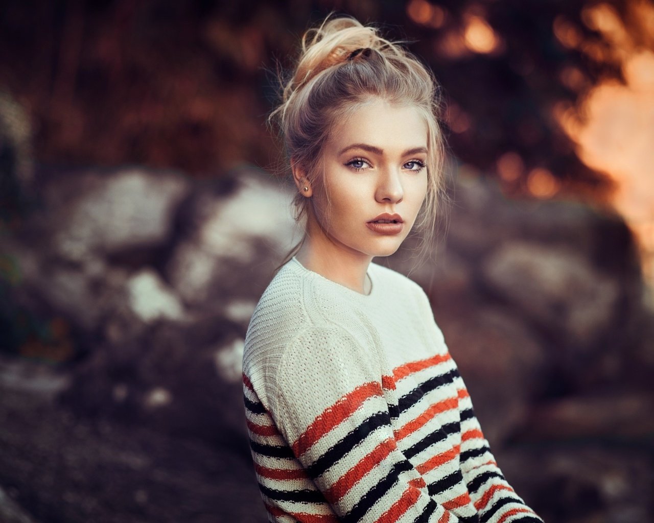 Обои девушка, блондинка, портрет, взгляд, модель, кофта, lods franck, anna maradan, girl, blonde, portrait, look, model, jacket разрешение 2048x1363 Загрузить