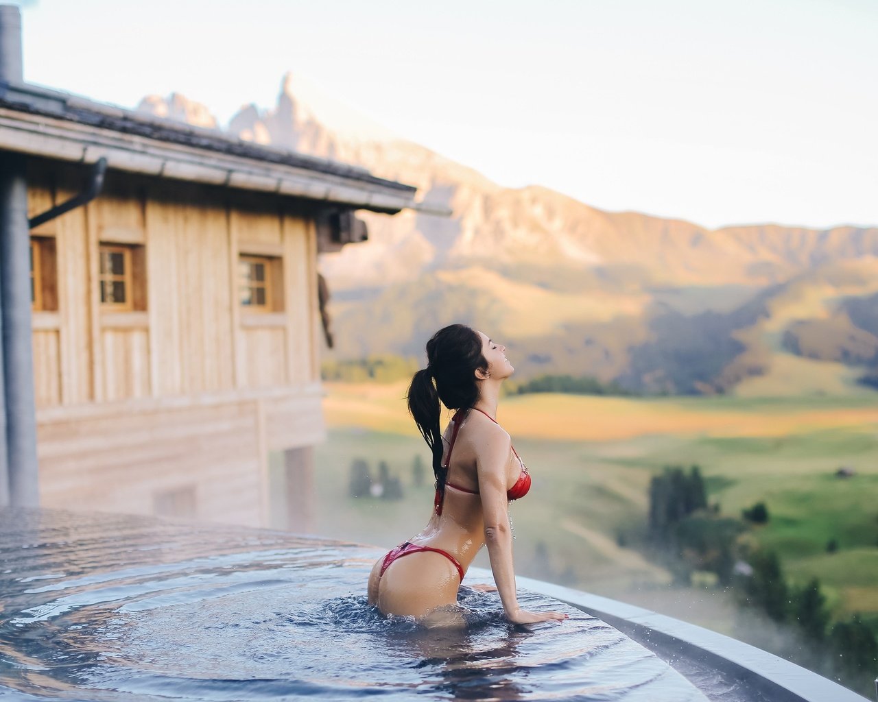 Обои горы, природа, девушка, брюнетка, попа, бассейн, секси, попка, mountains, nature, girl, brunette, ass, pool, sexy разрешение 2560x1600 Загрузить