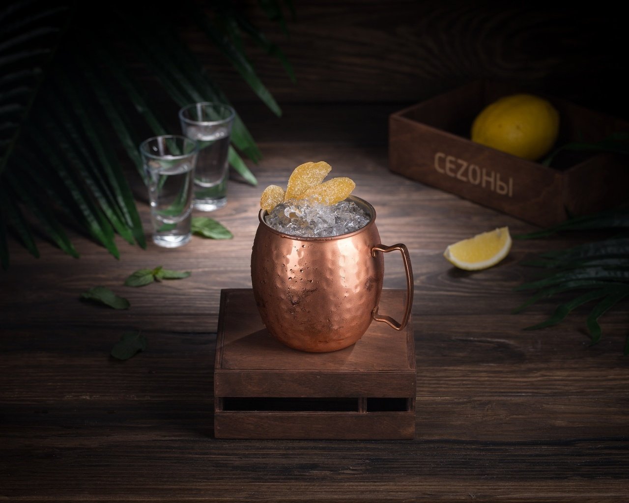 Обои напиток, лёд, кружка, дерева, лимоны, лимонад, цитрусовый сок, drink, ice, mug, wood, lemons, lemonade разрешение 2048x1339 Загрузить