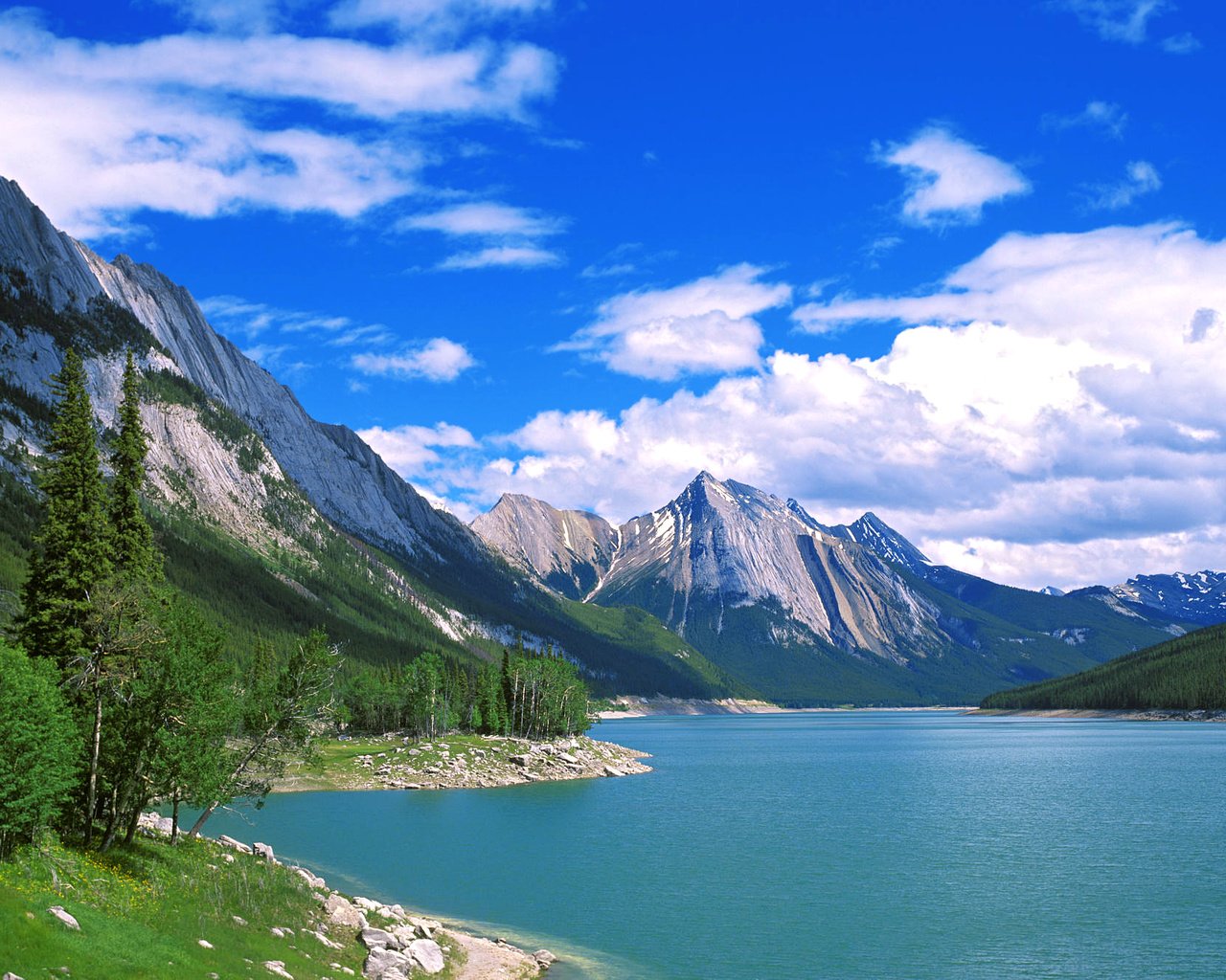 Обои озеро, горы, лес, lake, mountains, forest разрешение 2000x1333 Загрузить