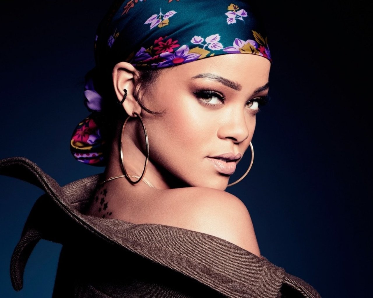 Обои девушка, портрет, взгляд, губы, лицо, певица, рианна, girl, portrait, look, lips, face, singer, rihanna разрешение 1920x1080 Загрузить