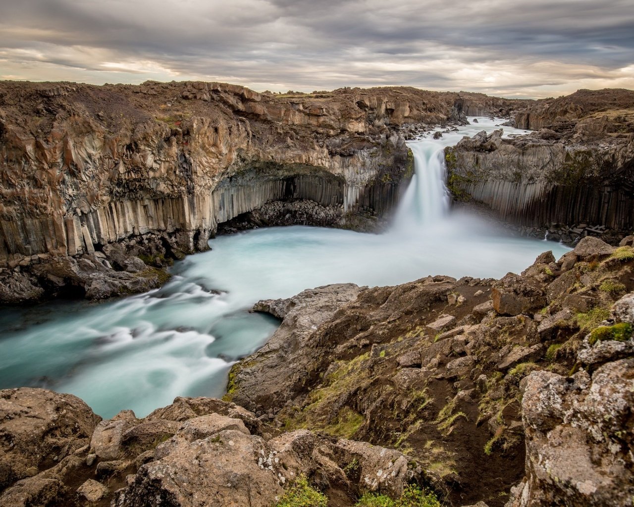 Обои река, природа, скала, водопад, восход солнца, исландия, утес, aldeyjarfoss waterfall, альдейярфосс, river, nature, rock, waterfall, sunrise, iceland разрешение 1920x1280 Загрузить