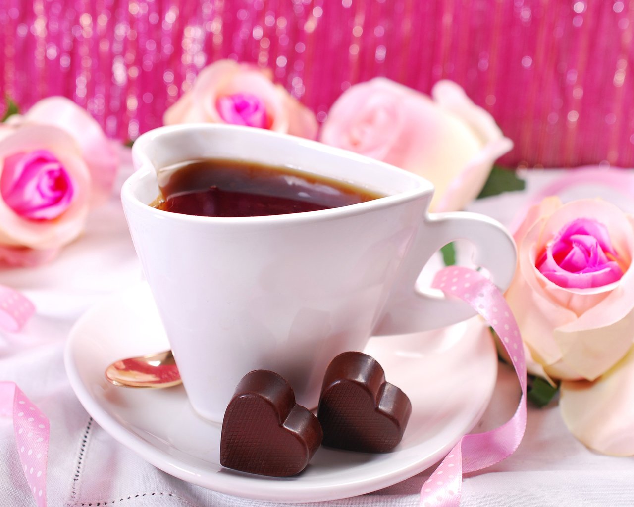 Обои розы, кофе, конфеты, розовые, лента, сердечки, roses, coffee, candy, pink, tape, hearts разрешение 3872x2592 Загрузить