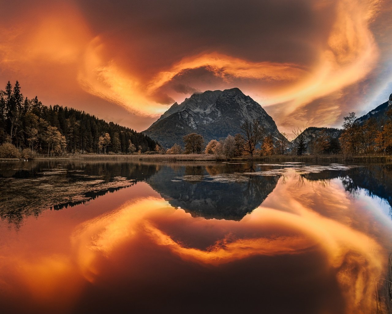 Обои деревья, озеро, горы, лес, отражение, австрия, штирия, trees, lake, mountains, forest, reflection, austria, styria разрешение 2000x1331 Загрузить