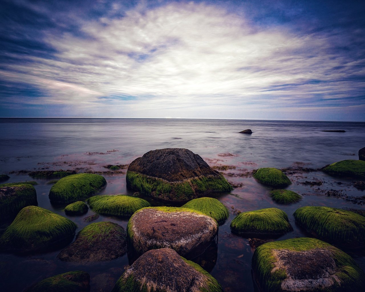 Обои небо, камни, берег, море, горизонт, the sky, stones, shore, sea, horizon разрешение 3000x2001 Загрузить