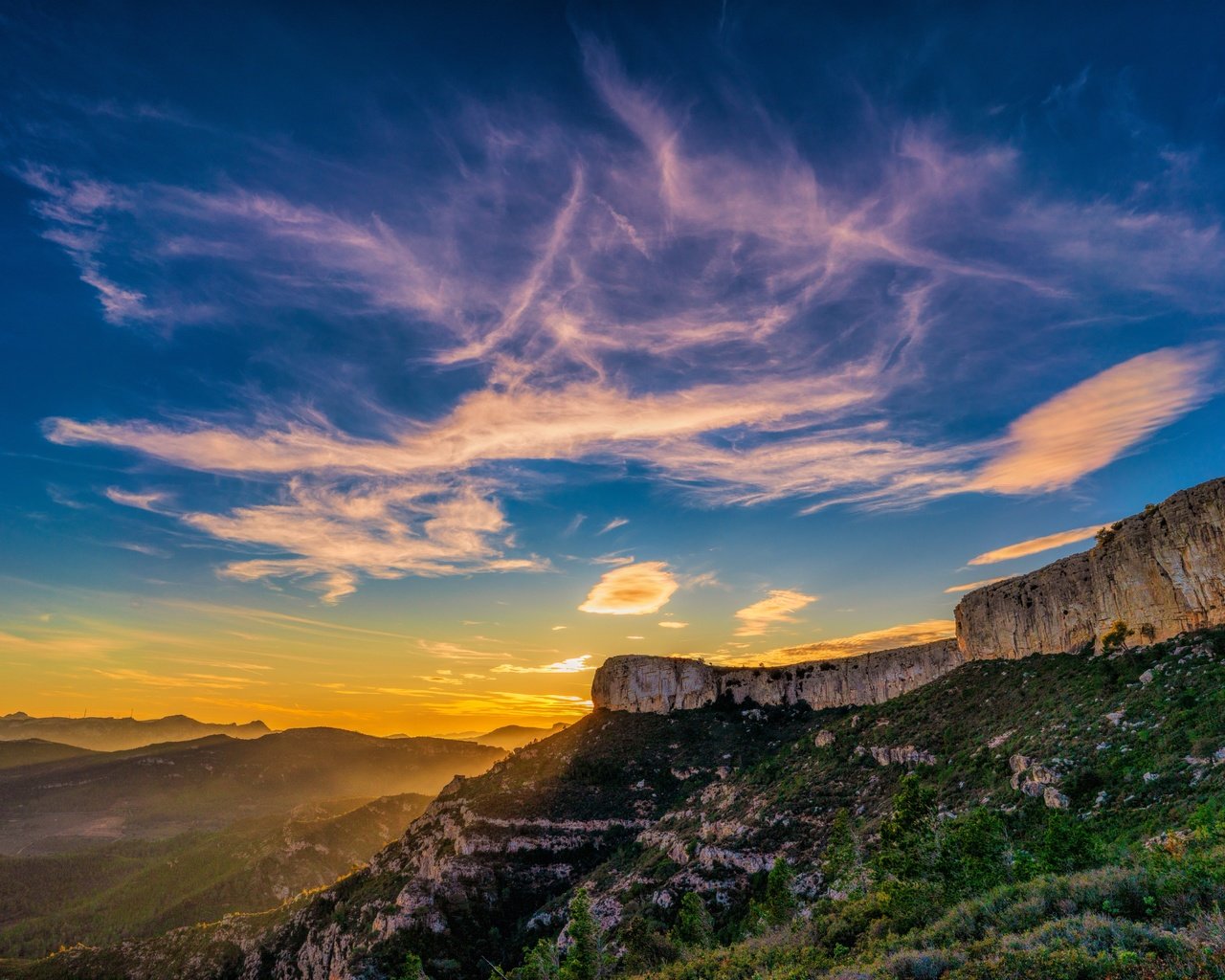 Обои небо, облака, горы, пейзаж, испания, каталония, the sky, clouds, mountains, landscape, spain, catalonia разрешение 5120x3240 Загрузить