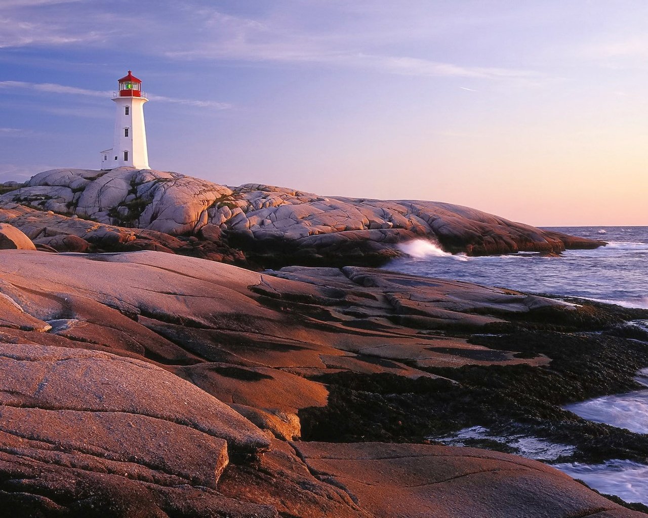 Обои небо, облака, вода, природа, берег, море, маяк, the sky, clouds, water, nature, shore, sea, lighthouse разрешение 1920x1080 Загрузить