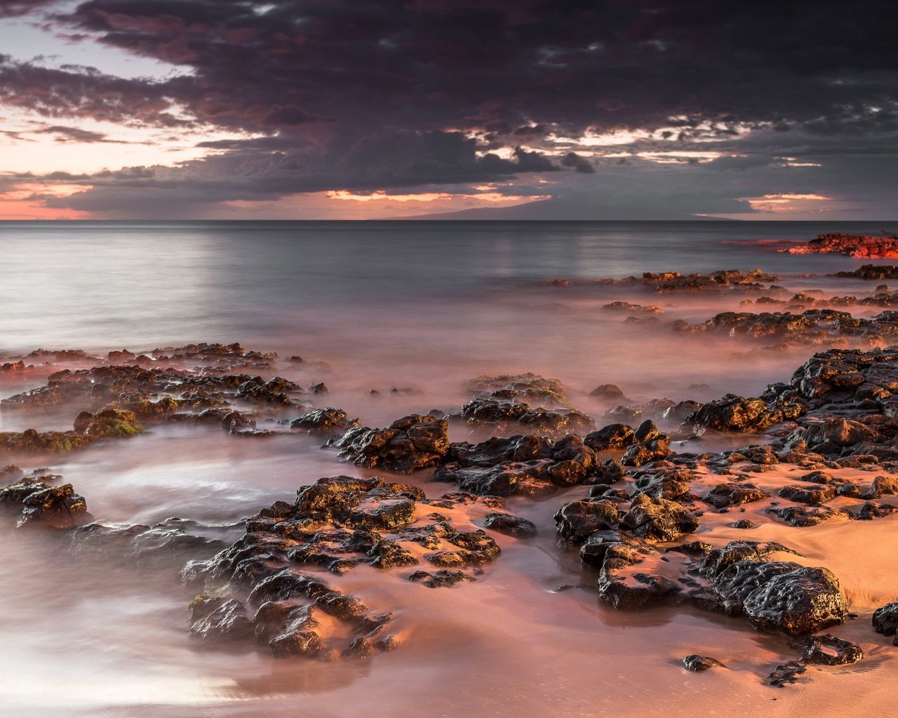 Обои облака, скалы, камни, море, зарево, clouds, rocks, stones, sea, glow разрешение 3840x2400 Загрузить