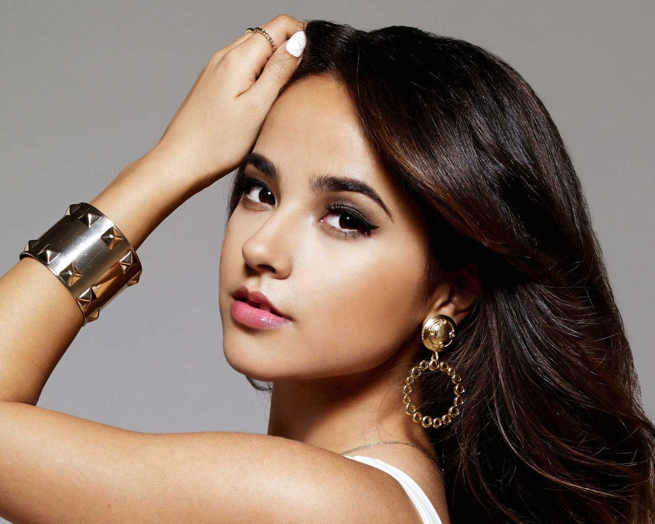 Обои украшения, девушка, поза, взгляд, певица, макияж, becky g, decoration, girl, pose, look, singer, makeup разрешение 3840x2160 Загрузить