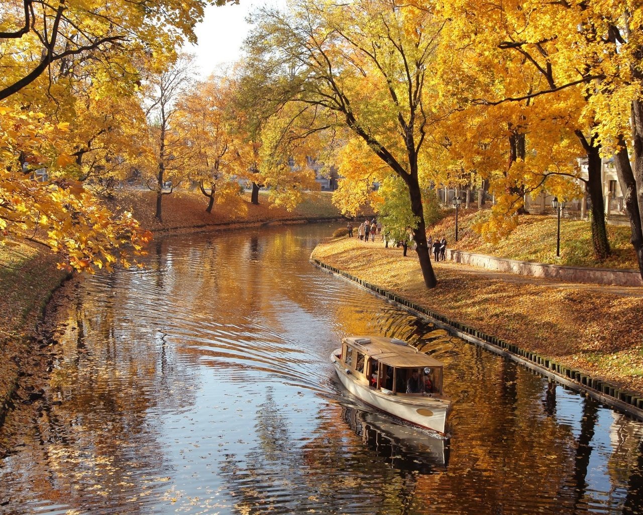 Обои деревья, река, природа, парк, осень, лодка, листопад, trees, river, nature, park, autumn, boat, falling leaves разрешение 1920x1280 Загрузить