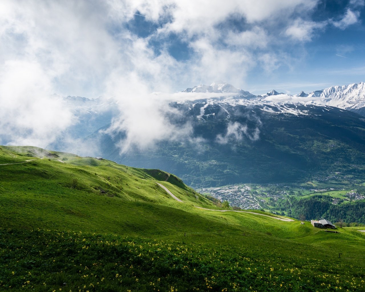 Обои трава, облака, горы, пейзаж, grass, clouds, mountains, landscape разрешение 3840x2160 Загрузить