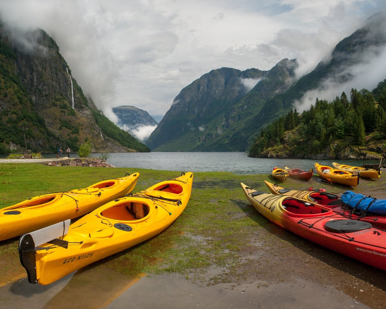 Обои облака, горы, лодки, норвегия, фьорд, clouds, mountains, boats, norway, the fjord разрешение 5120x2420 Загрузить